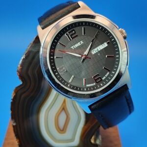 Vintage 2010 Timex Indiglo Day-Date 39mm Mens Quartz Watch Leather  Size 5-8